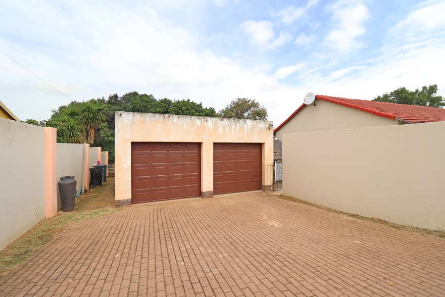 4 Bedroom Property for Sale in Lambton Gauteng