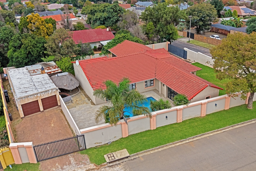 4 Bedroom Property for Sale in Lambton Gauteng