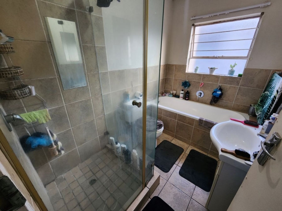 2 Bedroom Property for Sale in Bardene Gauteng