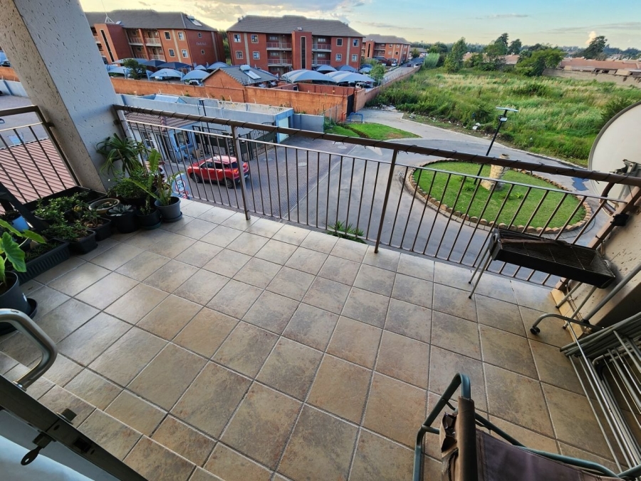 2 Bedroom Property for Sale in Bardene Gauteng