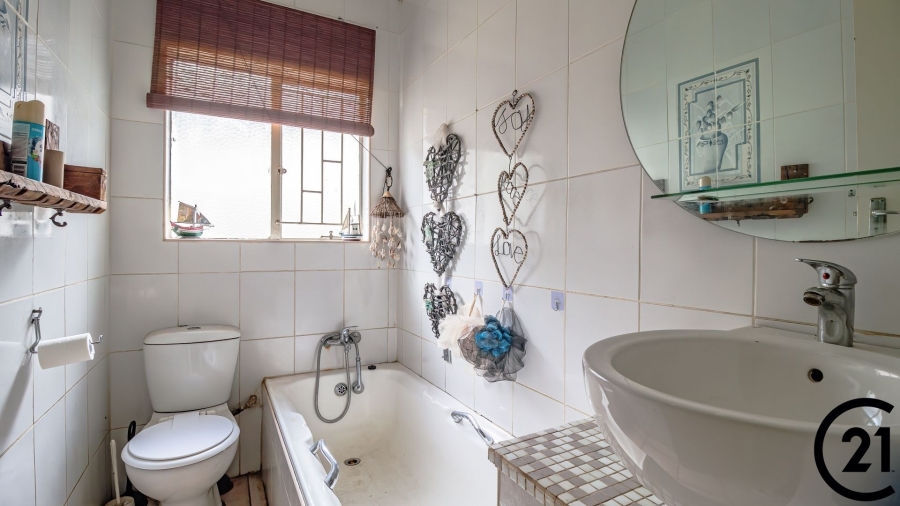 3 Bedroom Property for Sale in Crystal Park Gauteng