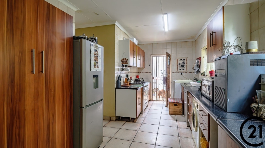 3 Bedroom Property for Sale in Crystal Park Gauteng