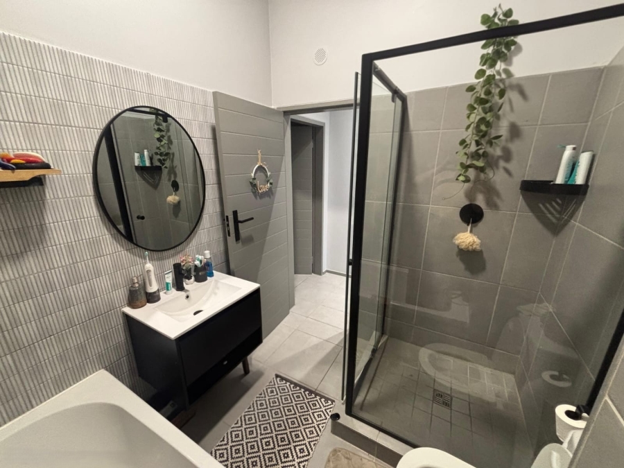 2 Bedroom Property for Sale in Castle Gate Gauteng