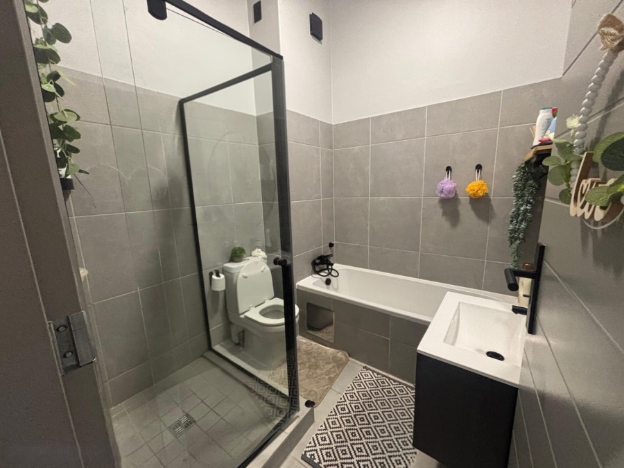 2 Bedroom Property for Sale in Castle Gate Gauteng