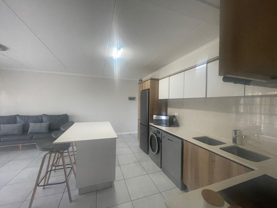 To Let 2 Bedroom Property for Rent in Crowthorne AH Gauteng
