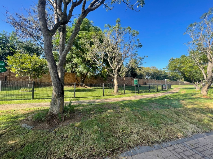 To Let 2 Bedroom Property for Rent in Crowthorne AH Gauteng
