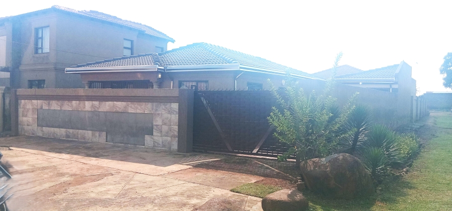 3 Bedroom Property for Sale in Roodekop Gauteng