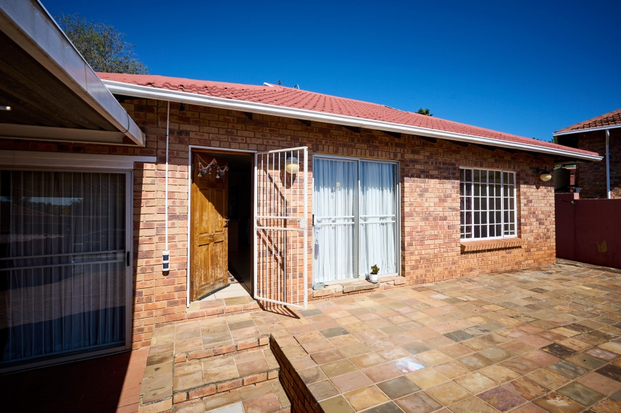 2 Bedroom Property for Sale in Allens Nek Gauteng