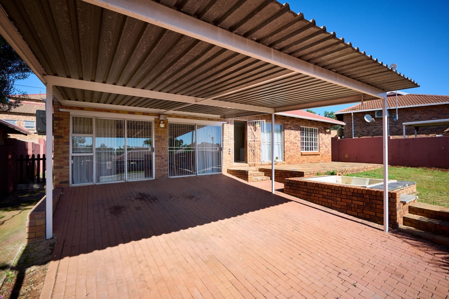 2 Bedroom Property for Sale in Allens Nek Gauteng