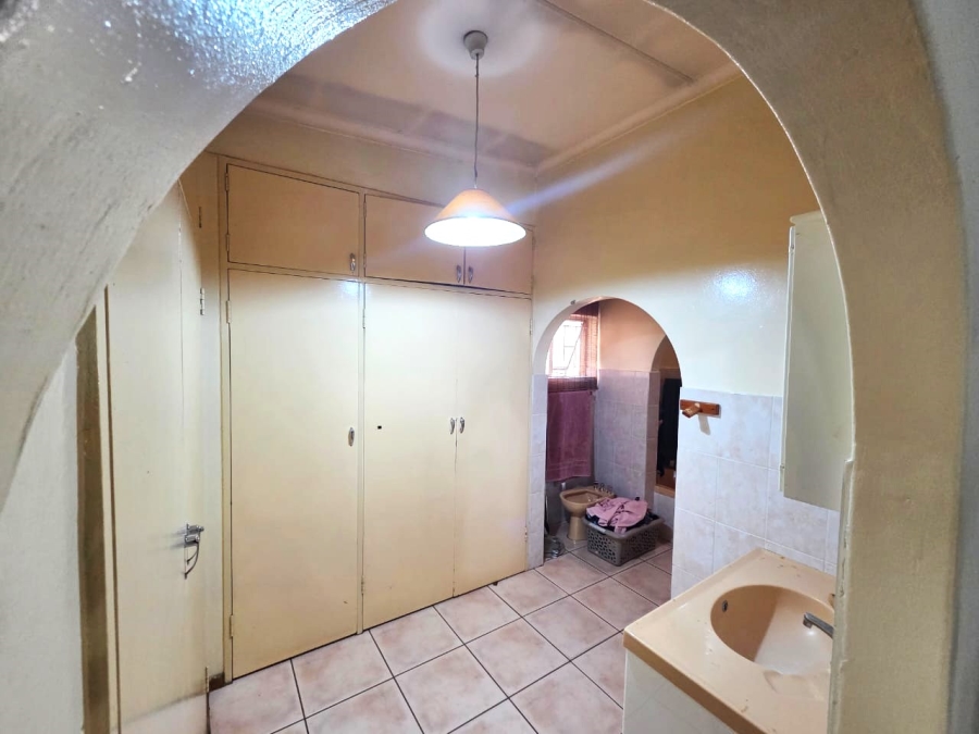 8 Bedroom Property for Sale in Wonderboom Gauteng