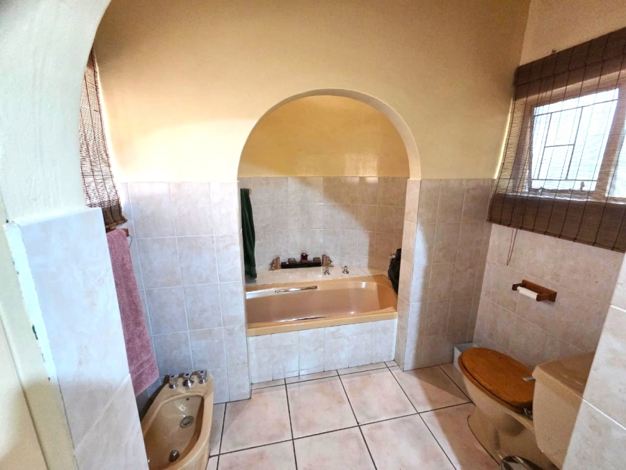 8 Bedroom Property for Sale in Wonderboom Gauteng