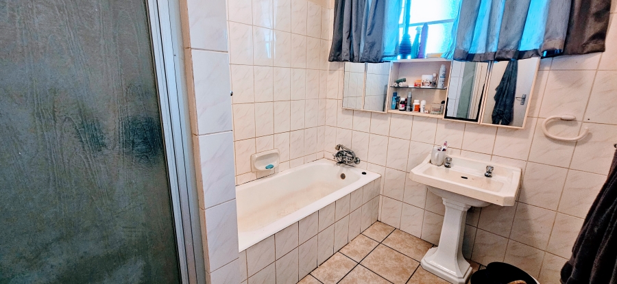 2 Bedroom Property for Sale in Three Rivers Proper Gauteng