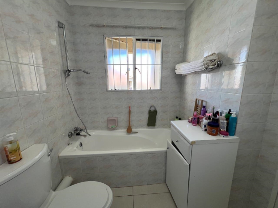 2 Bedroom Property for Sale in Oakdene Gauteng