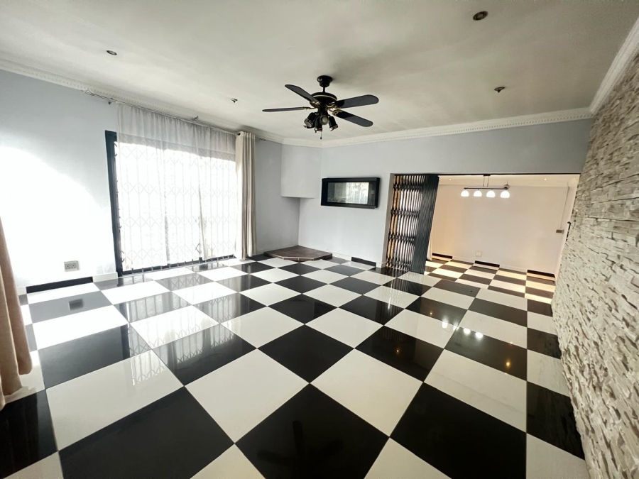 5 Bedroom Property for Sale in Marlboro Gardens Gauteng