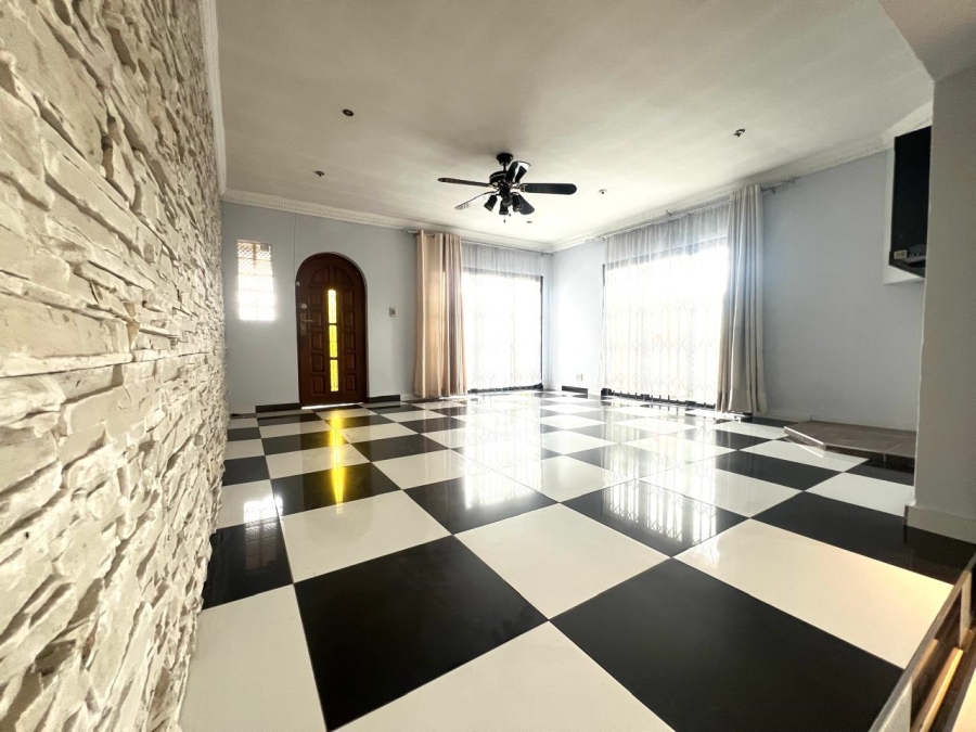 5 Bedroom Property for Sale in Marlboro Gardens Gauteng