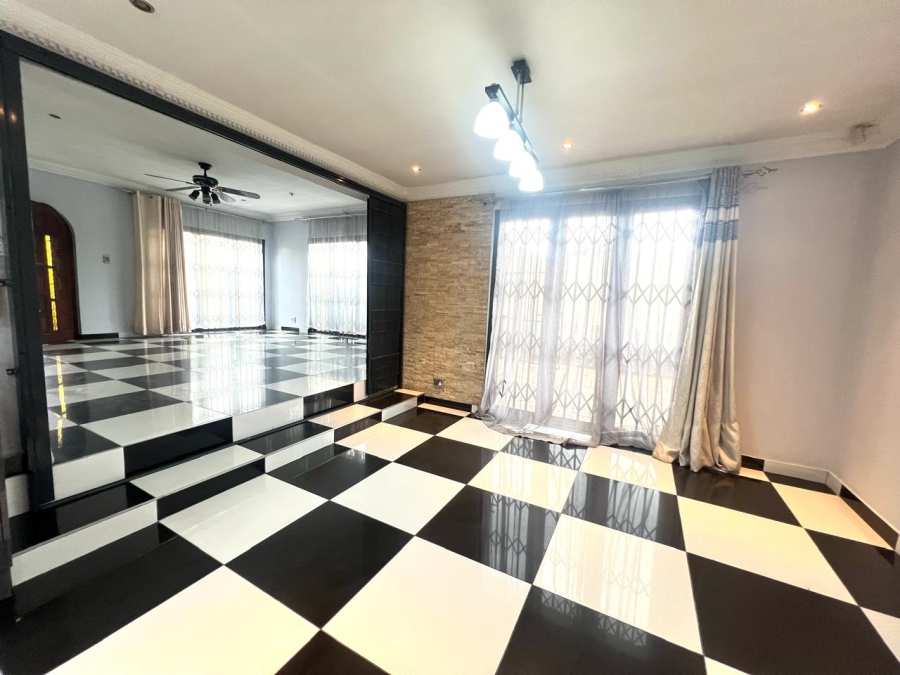 5 Bedroom Property for Sale in Marlboro Gardens Gauteng
