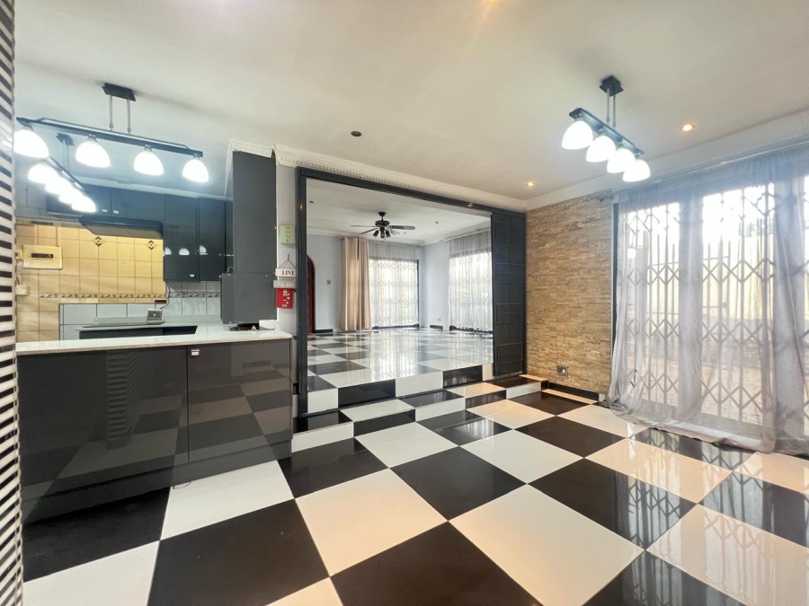 5 Bedroom Property for Sale in Marlboro Gardens Gauteng