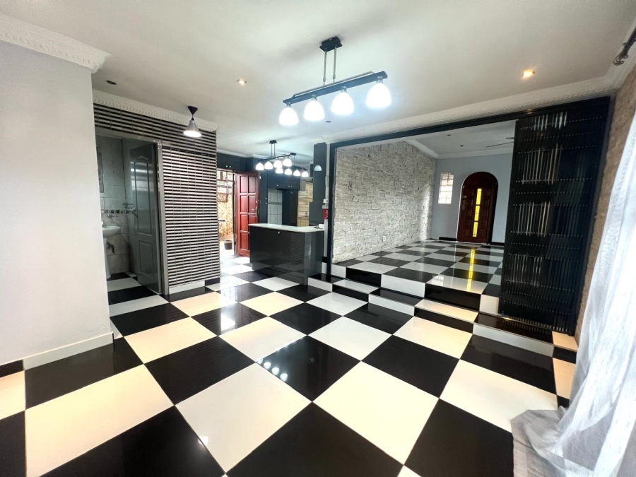 5 Bedroom Property for Sale in Marlboro Gardens Gauteng