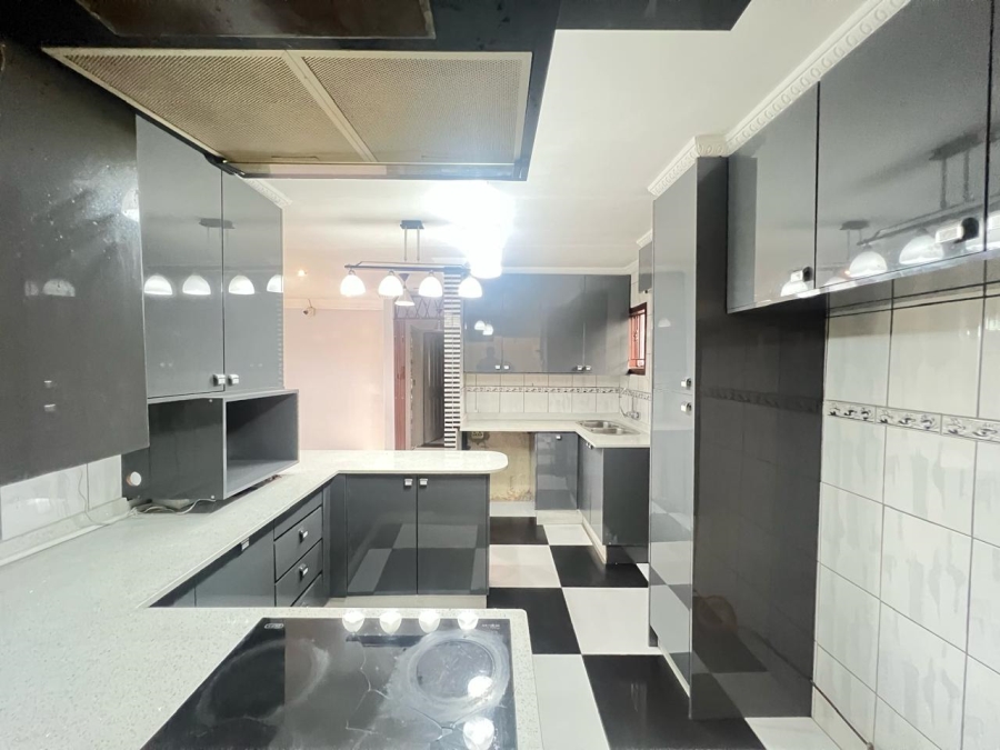 5 Bedroom Property for Sale in Marlboro Gardens Gauteng
