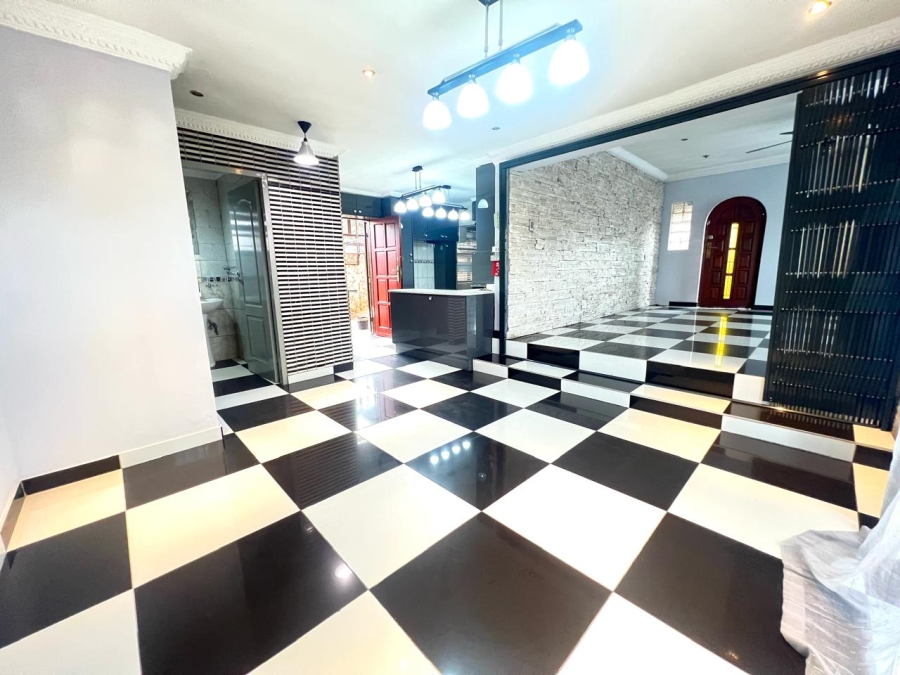 5 Bedroom Property for Sale in Marlboro Gardens Gauteng