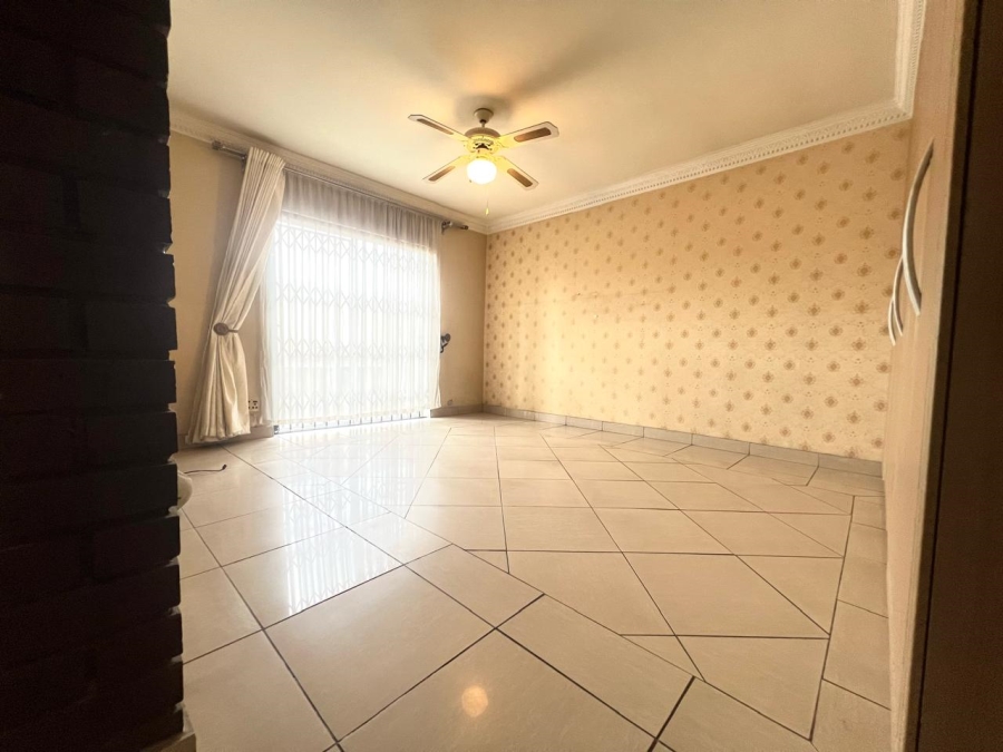 5 Bedroom Property for Sale in Marlboro Gardens Gauteng