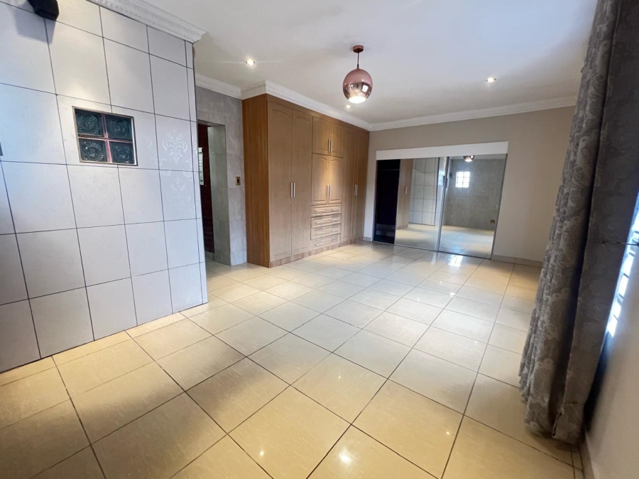 5 Bedroom Property for Sale in Marlboro Gardens Gauteng