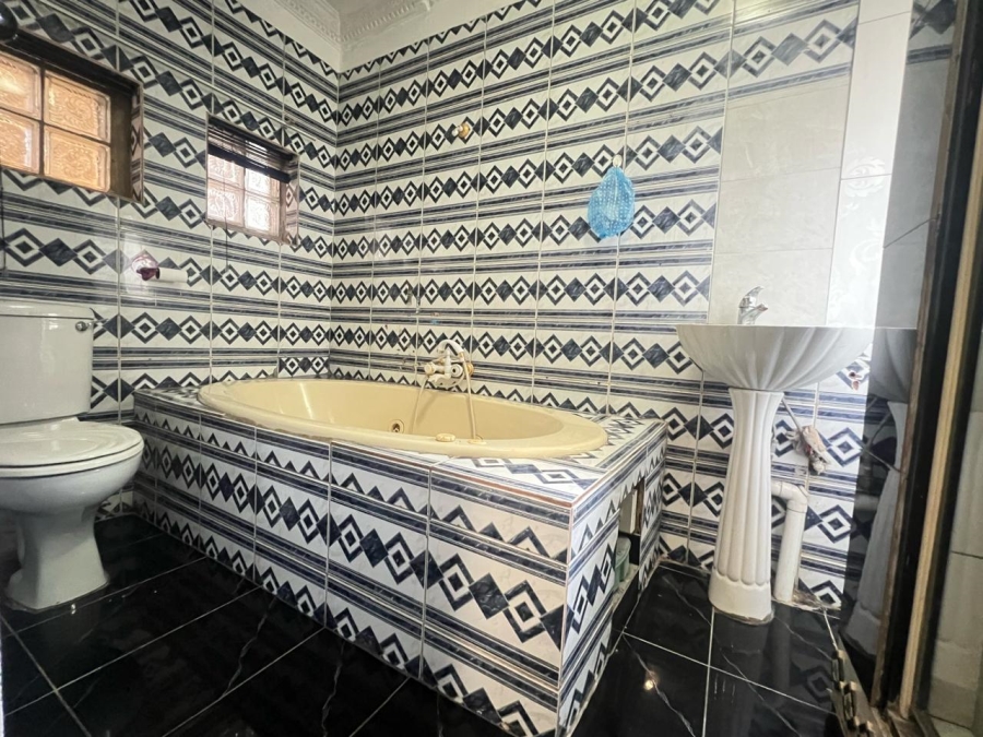 5 Bedroom Property for Sale in Marlboro Gardens Gauteng