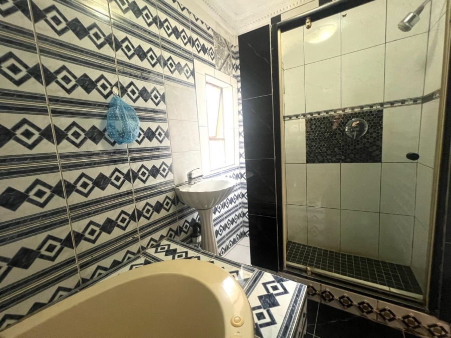 5 Bedroom Property for Sale in Marlboro Gardens Gauteng