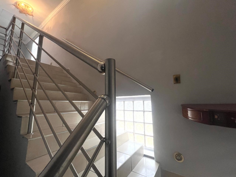 5 Bedroom Property for Sale in Marlboro Gardens Gauteng