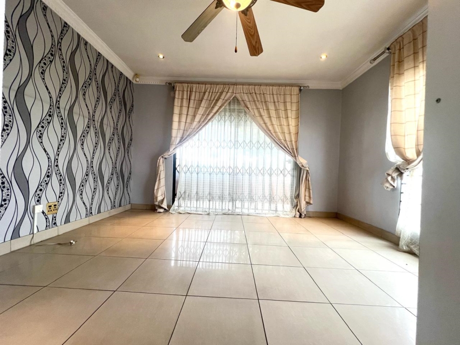 5 Bedroom Property for Sale in Marlboro Gardens Gauteng