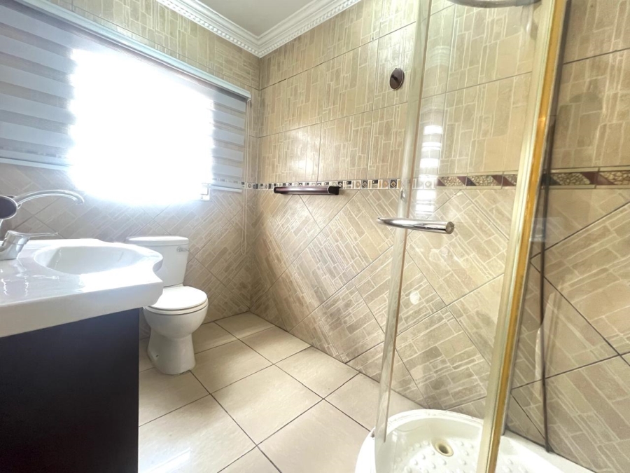 5 Bedroom Property for Sale in Marlboro Gardens Gauteng