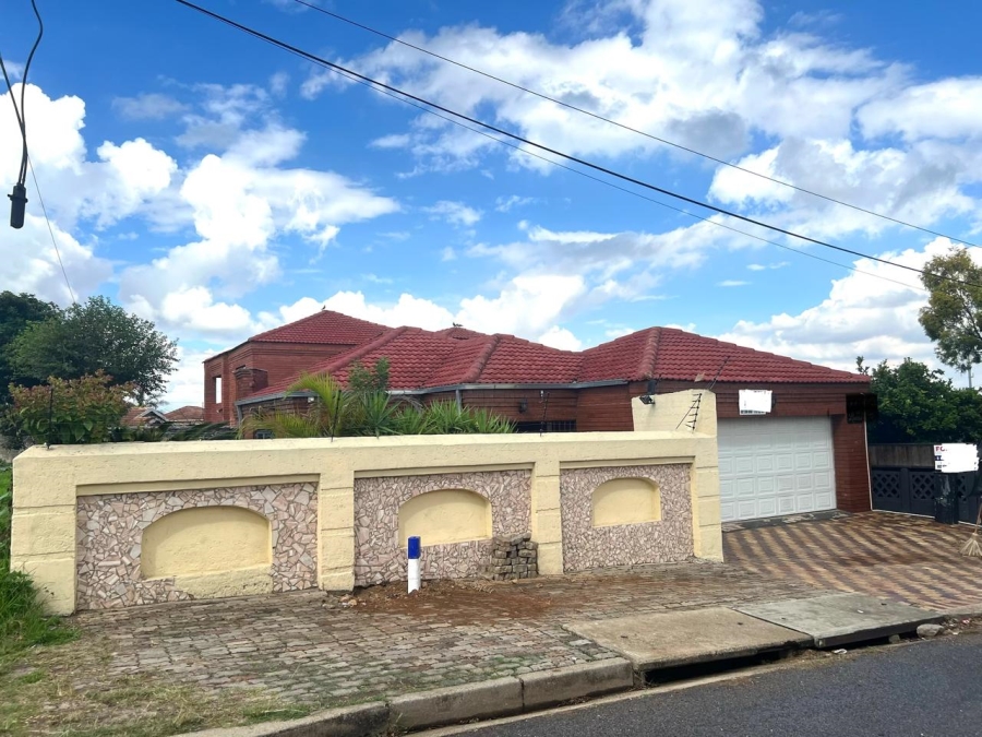 5 Bedroom Property for Sale in Marlboro Gardens Gauteng