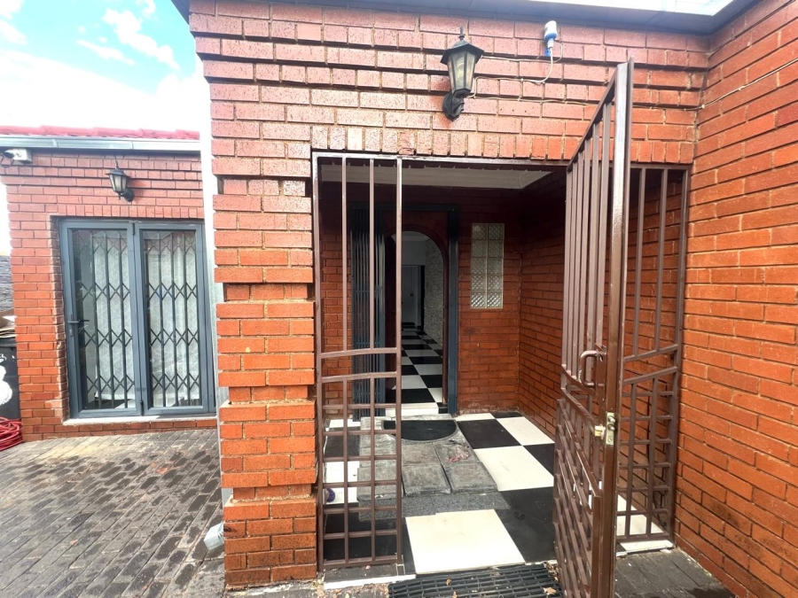 5 Bedroom Property for Sale in Marlboro Gardens Gauteng