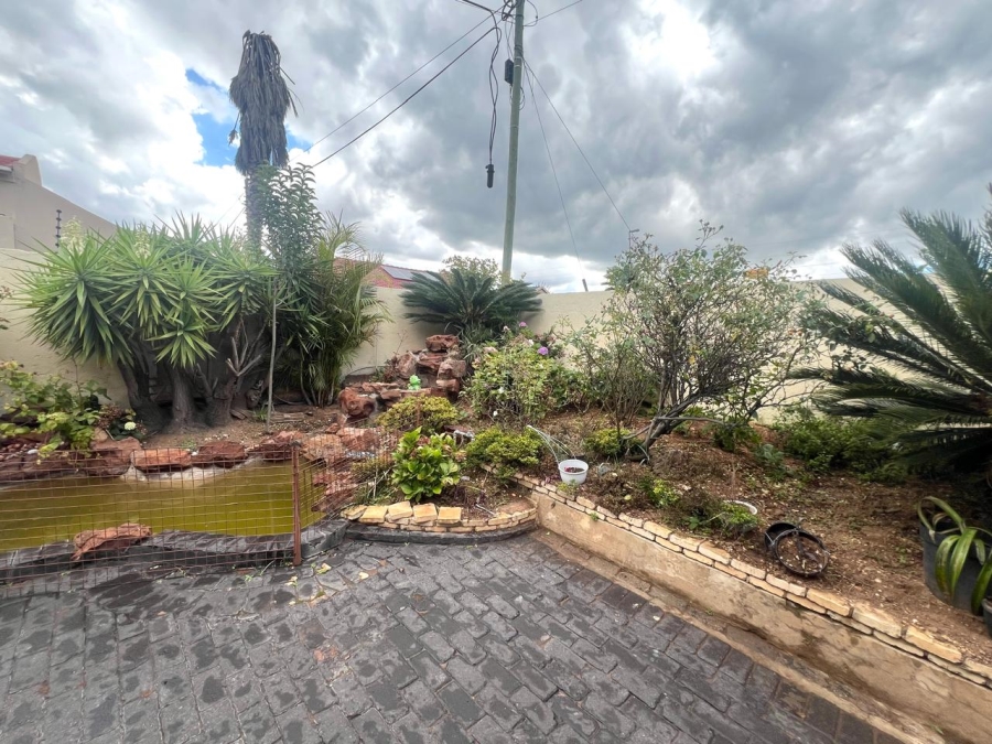 5 Bedroom Property for Sale in Marlboro Gardens Gauteng