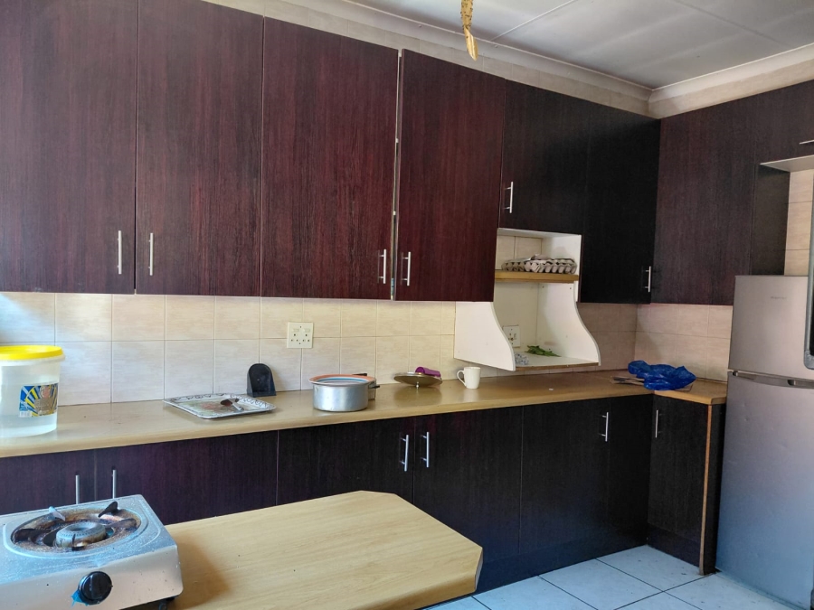 7 Bedroom Property for Sale in Actonville Gauteng