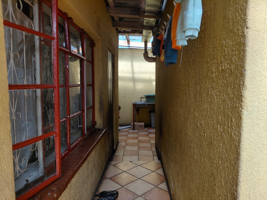 7 Bedroom Property for Sale in Actonville Gauteng