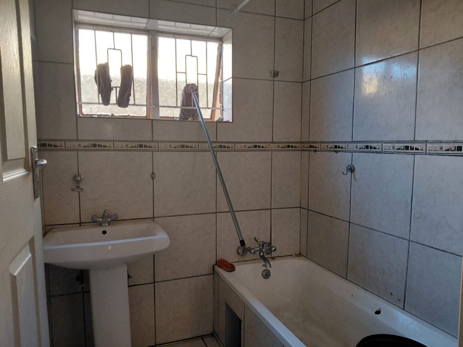 7 Bedroom Property for Sale in Actonville Gauteng