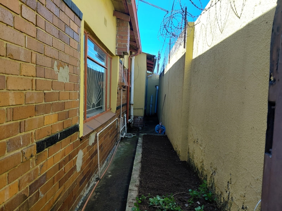 7 Bedroom Property for Sale in Actonville Gauteng