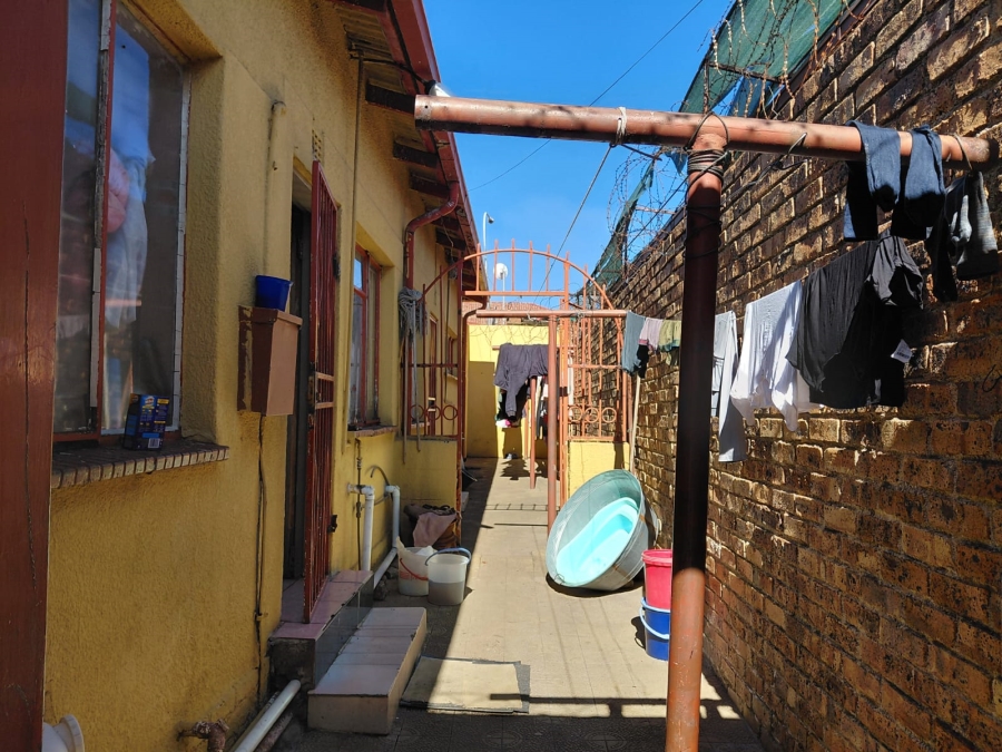 7 Bedroom Property for Sale in Actonville Gauteng