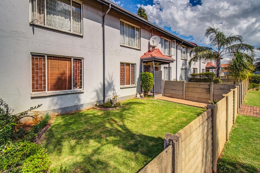 2 Bedroom Property for Sale in Glen Marais Gauteng
