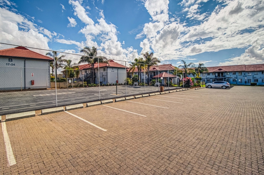 2 Bedroom Property for Sale in Glen Marais Gauteng
