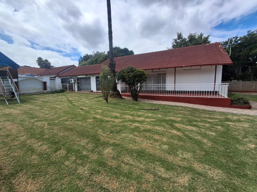 6 Bedroom Property for Sale in Farrarmere Gauteng