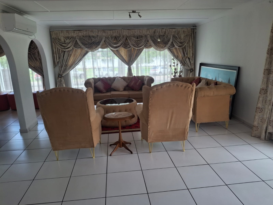 6 Bedroom Property for Sale in Farrarmere Gauteng