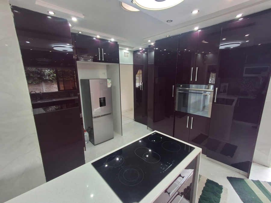6 Bedroom Property for Sale in Farrarmere Gauteng