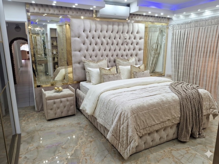 6 Bedroom Property for Sale in Farrarmere Gauteng