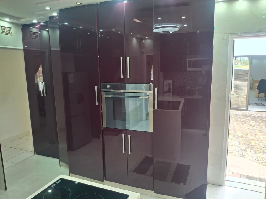 6 Bedroom Property for Sale in Farrarmere Gauteng