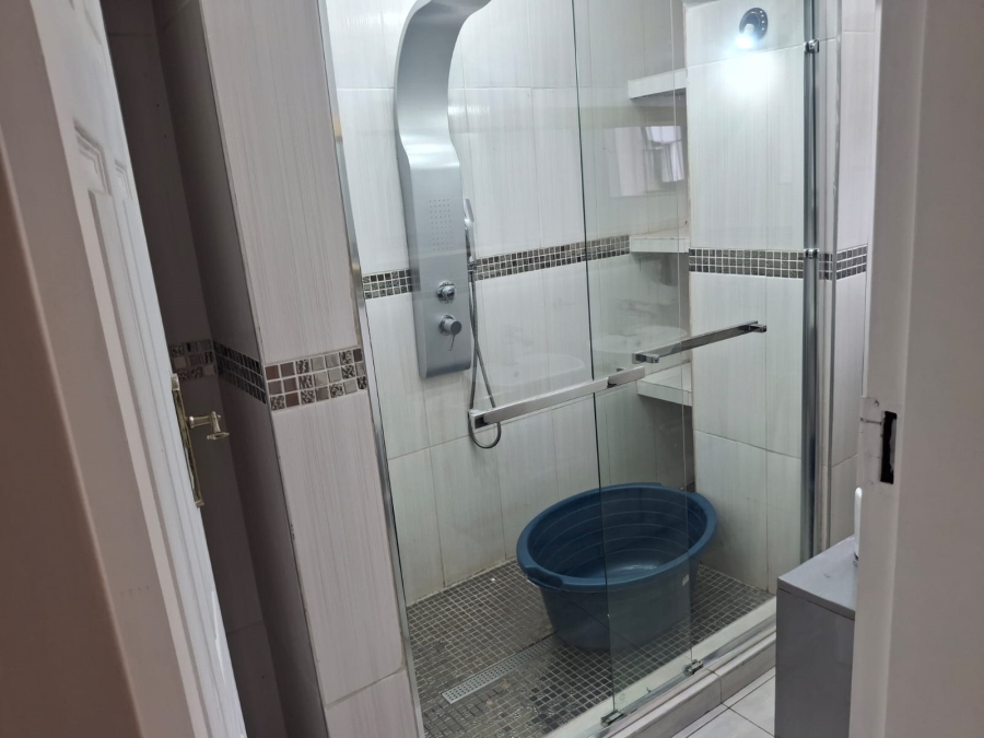 6 Bedroom Property for Sale in Farrarmere Gauteng