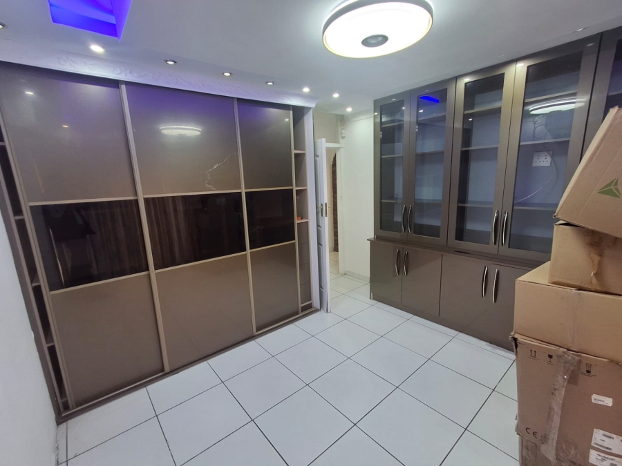 6 Bedroom Property for Sale in Farrarmere Gauteng