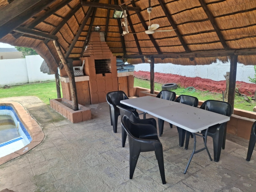 6 Bedroom Property for Sale in Farrarmere Gauteng
