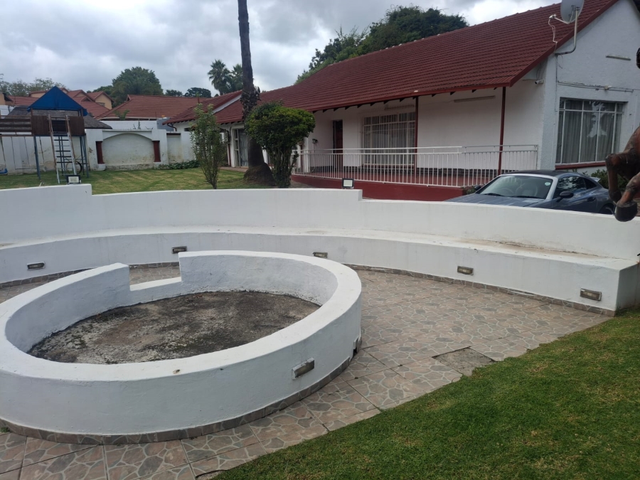 6 Bedroom Property for Sale in Farrarmere Gauteng